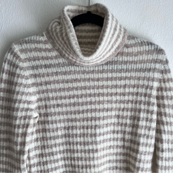 Banana Republic Alpaca Wool Blend Cream Striped Turtle Neck Sweater, Size Small - Picture 2 of 8
